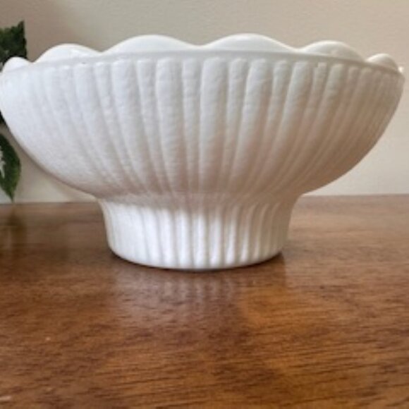 E.O. Brody‎ Milk Glass Bowls Set Vintage Pedestal Base Ribbed Scalloped Wedding - Picture 4 of 7